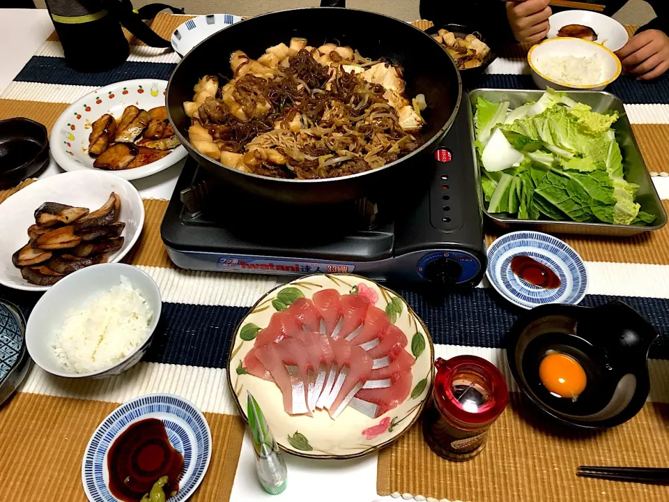 じいちゃんが作ったすき焼き。焼きぶり、照り焼きぶり&ハマチ刺身🍻|Airene Cailoさん