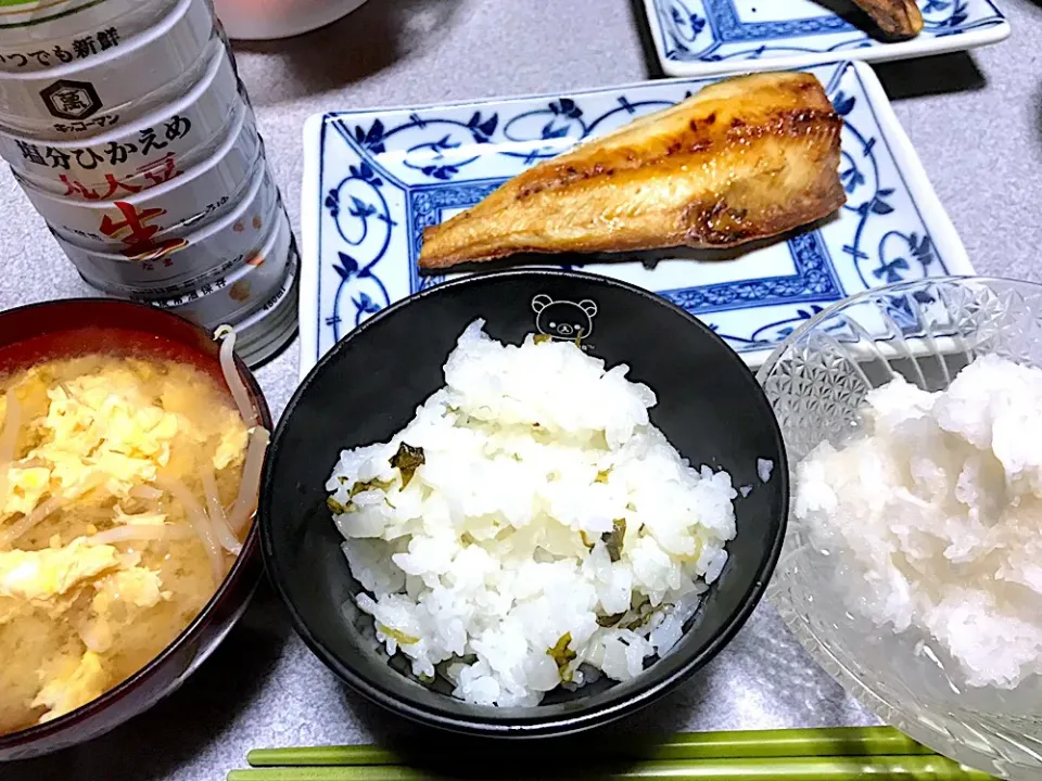 塩かけたお粥はやめられないとまらない #夕飯 七草粥、大根おろし、魚、玉子もやし味噌汁|ms903さん