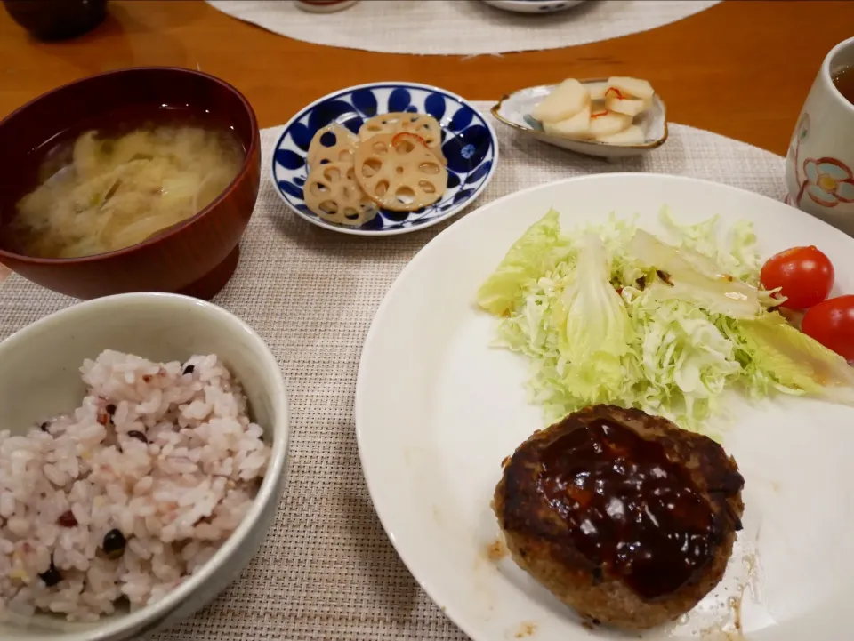 19/01/07 夕飯♪ ハンバーグ 蓮根きんぴら 味噌汁 大根浅漬け|ikukoさん