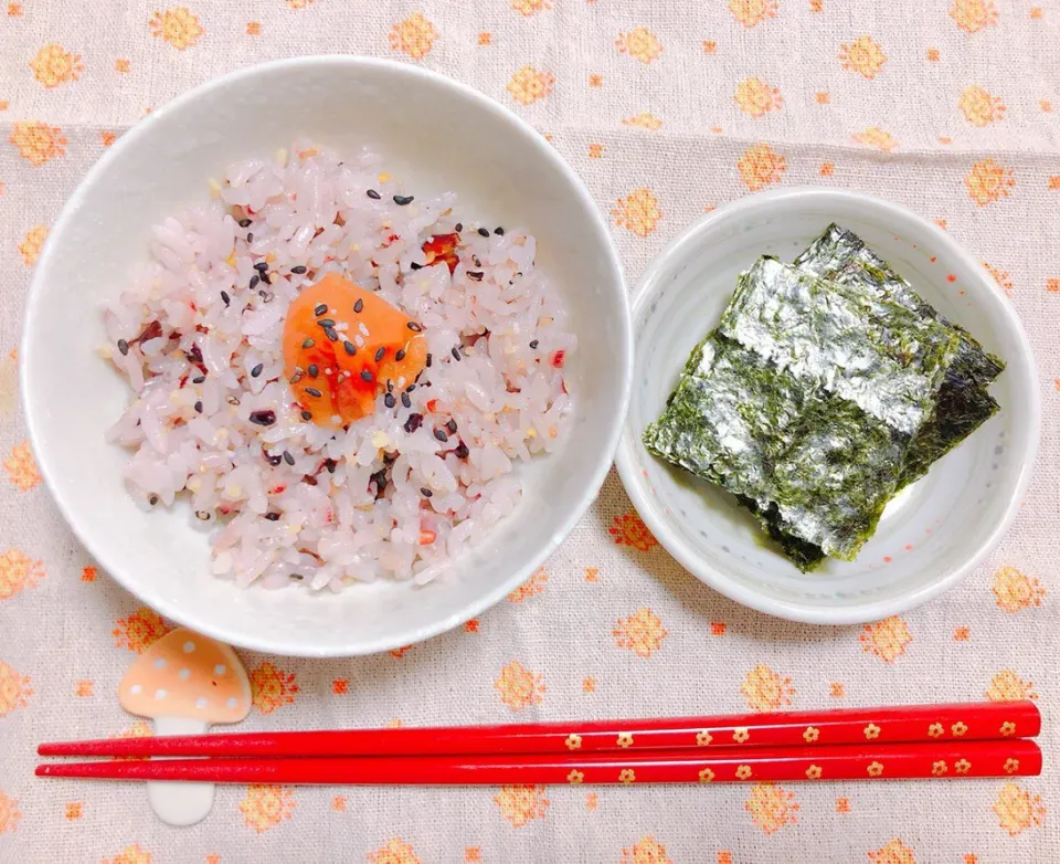 Snapdishの料理写真:五穀米リセット梅干しご飯 🍙|はらぺこちゃんさん