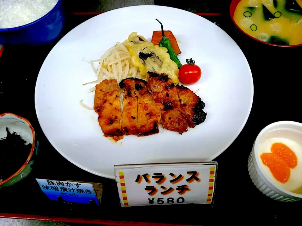 Snapdishの料理写真:豚肉粕味噌漬け焼きセット|nyama1さん