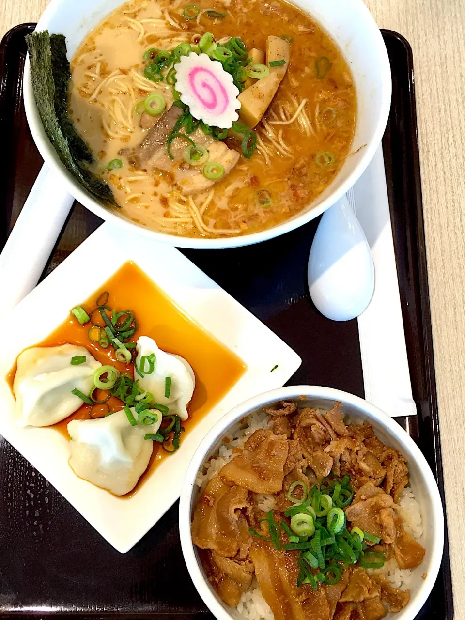 Snapdishの料理写真:生姜焼き丼、水餃子セット 燻製醤油麺|コーラルさん