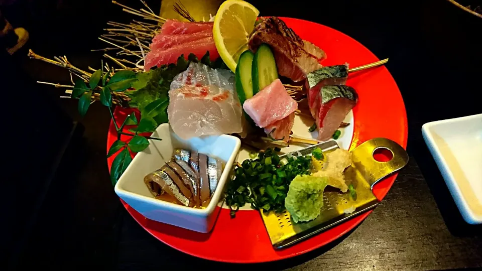 Snapdishの料理写真:鹿児島屋台村「超海鮮料理Bar ぶえんゆかり」のお刺身盛り|shikaさん