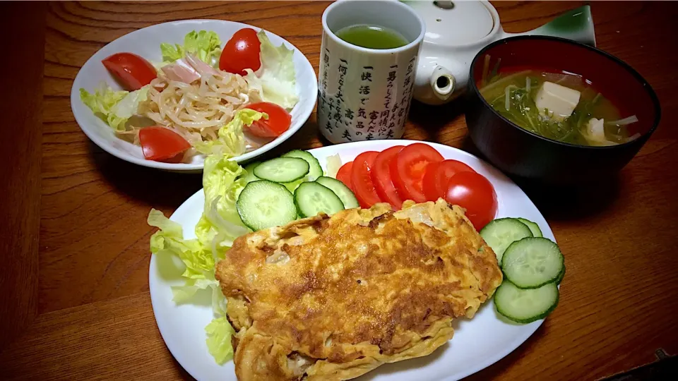 今日のテニス前実家での男飯(*･ω･)ポークピカタカレー風味&もやしサラダ&大根と水菜と豆腐の味噌汁...♪*ﾟ|ひーちゃんさん