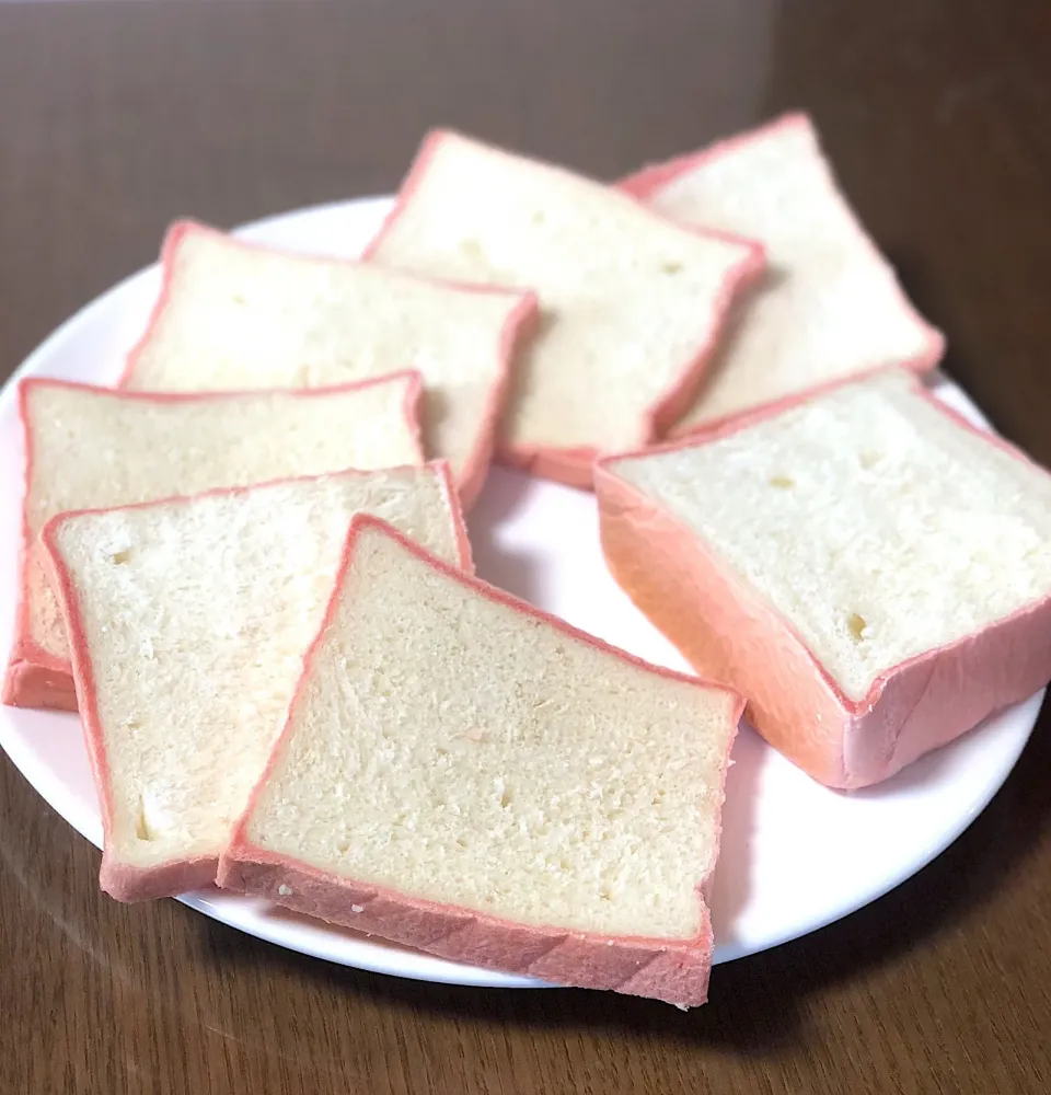 みみがピンクの角食パンを作りました🍞

#パン#みみ#みみがピンク#ピンク#食パン#角食パン#ピンクパン|izuyoさん