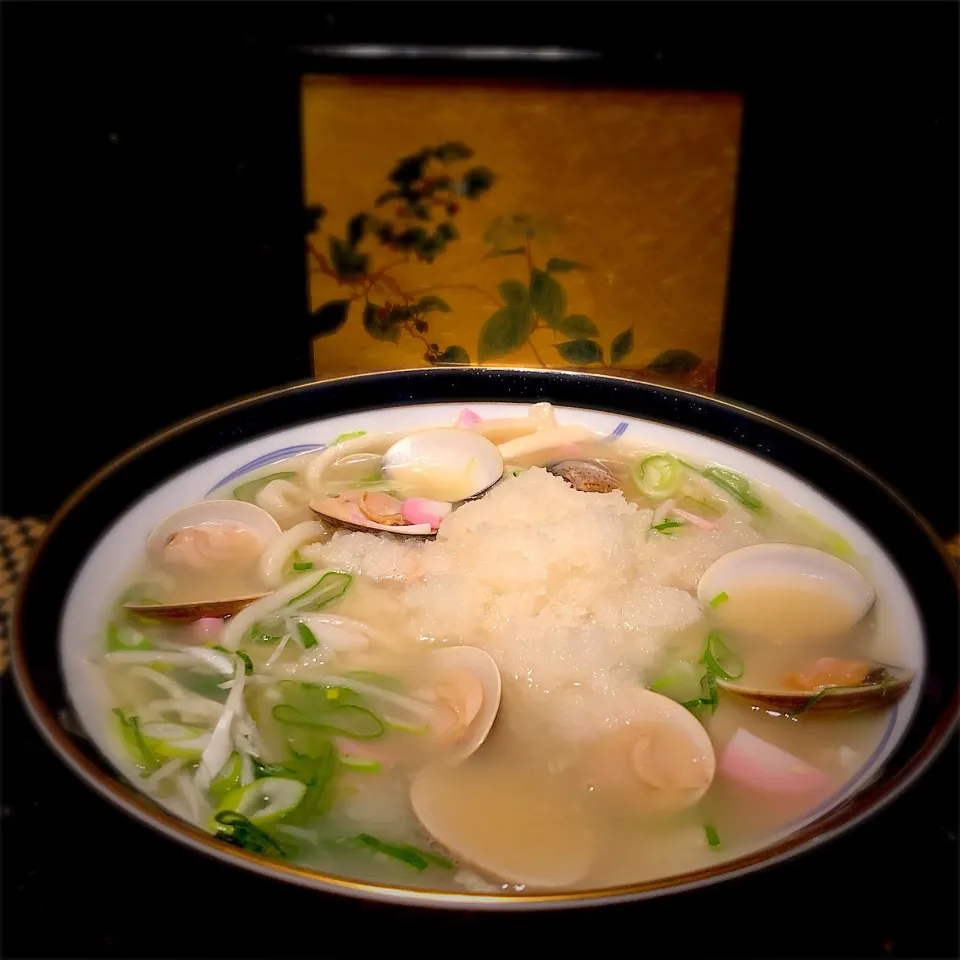 かおり🐰さんの料理 蛤ニンニクバターぶっかけうどん🎵|佐野未起さん