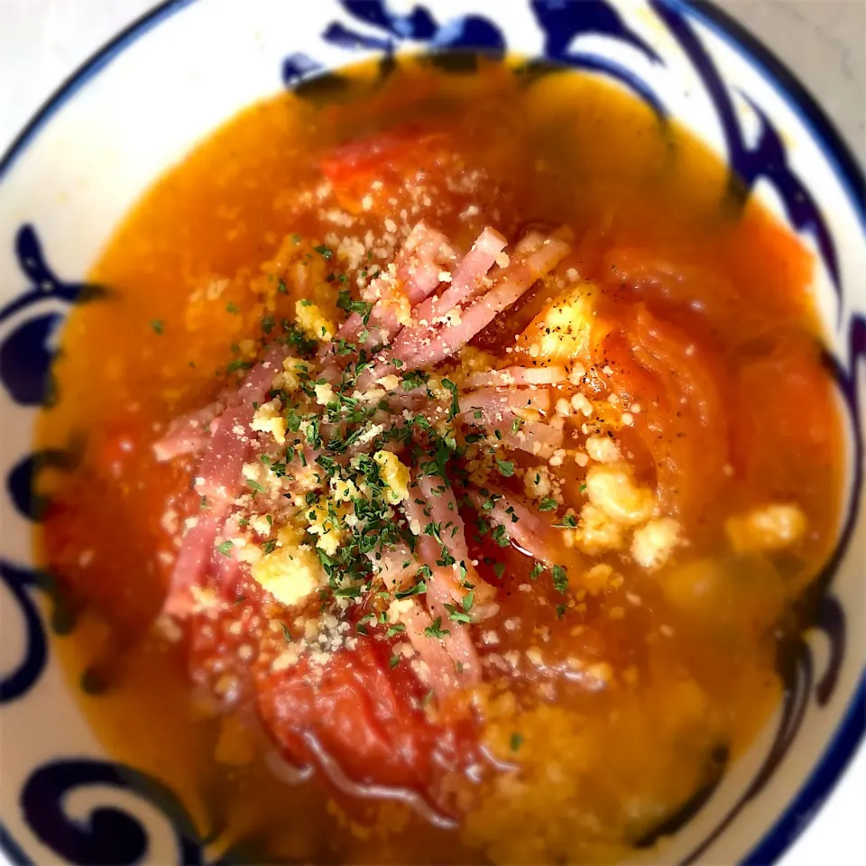 ベーコンとトマトのレンジ蒸し|沙織さん