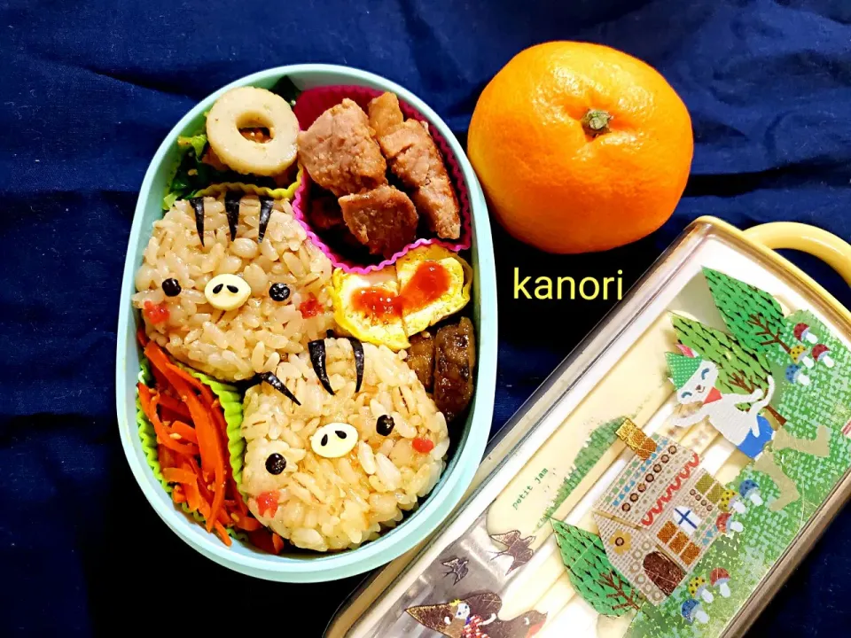 #うりぼうおにぎり　de　幼稚園弁当|かのりさん