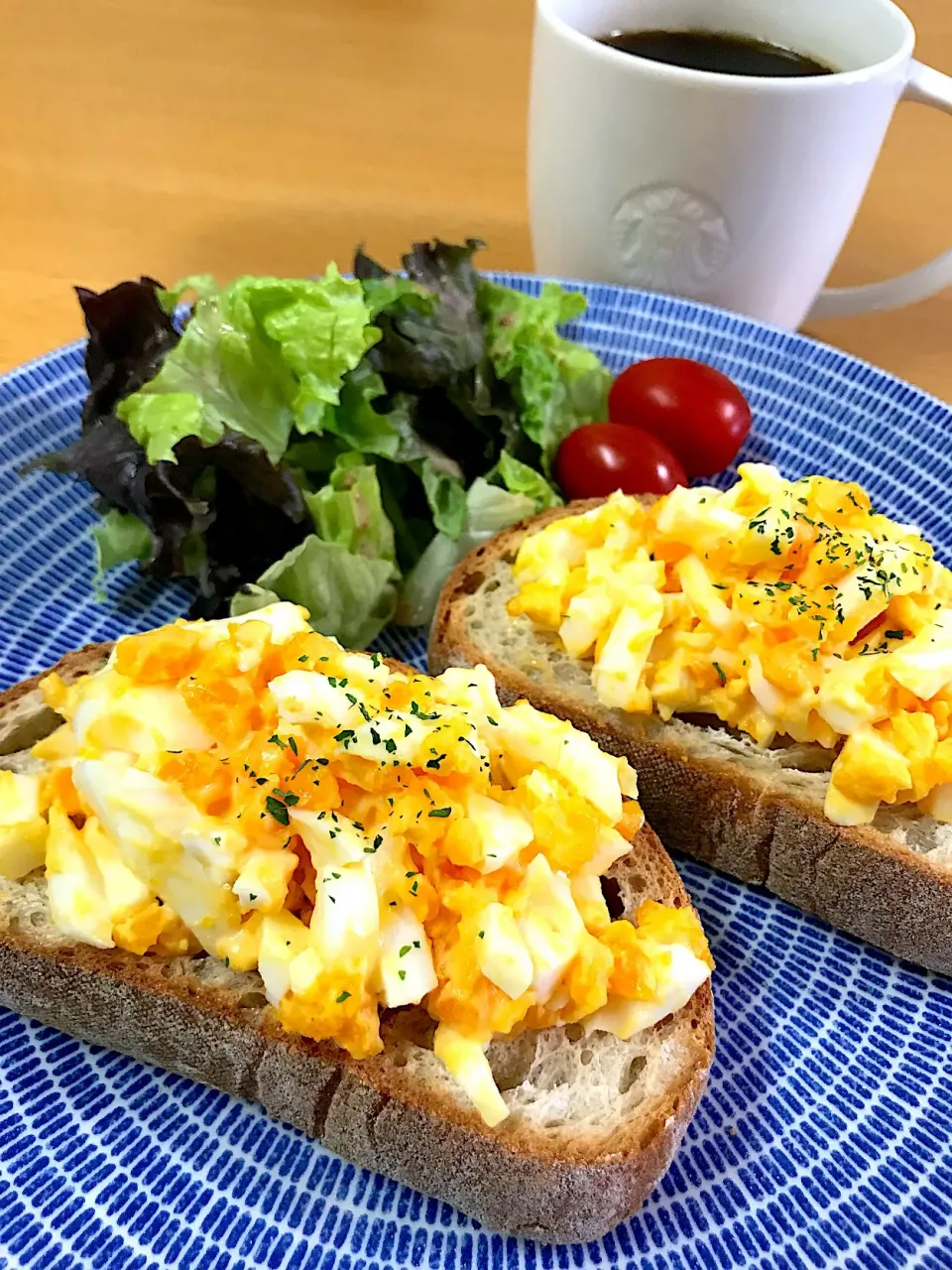 Snapdishの料理写真:ル・オーブンのパンでオープンサンド🥖|ゆかりさん