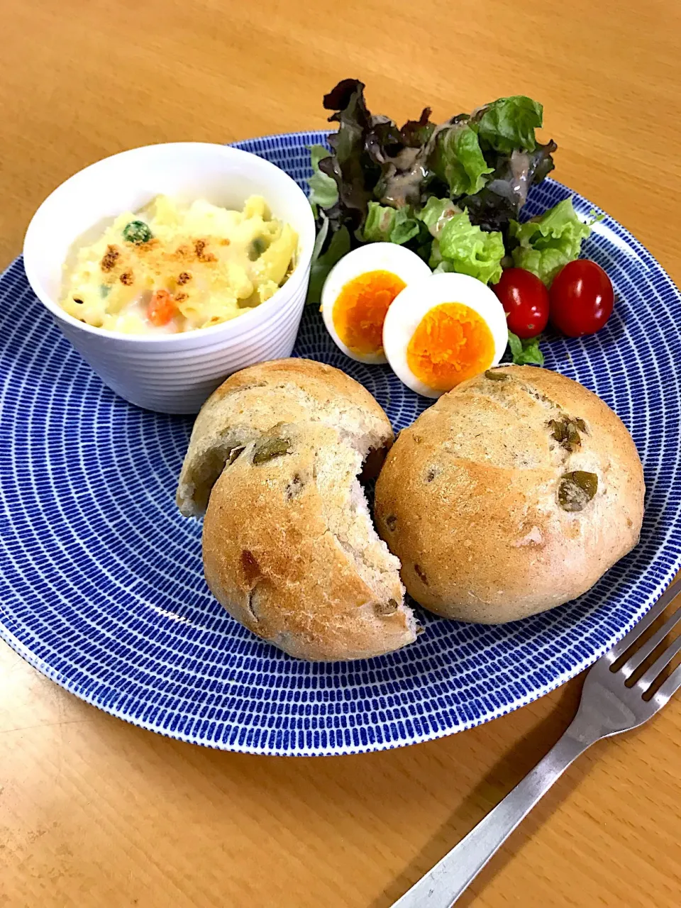 オリーブのプチブールとミニグラタンでランチプレート🥖|ゆかりさん