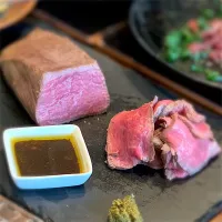 Snapdishの料理写真:和牛もも肉のローストビーフ|takarkiさん