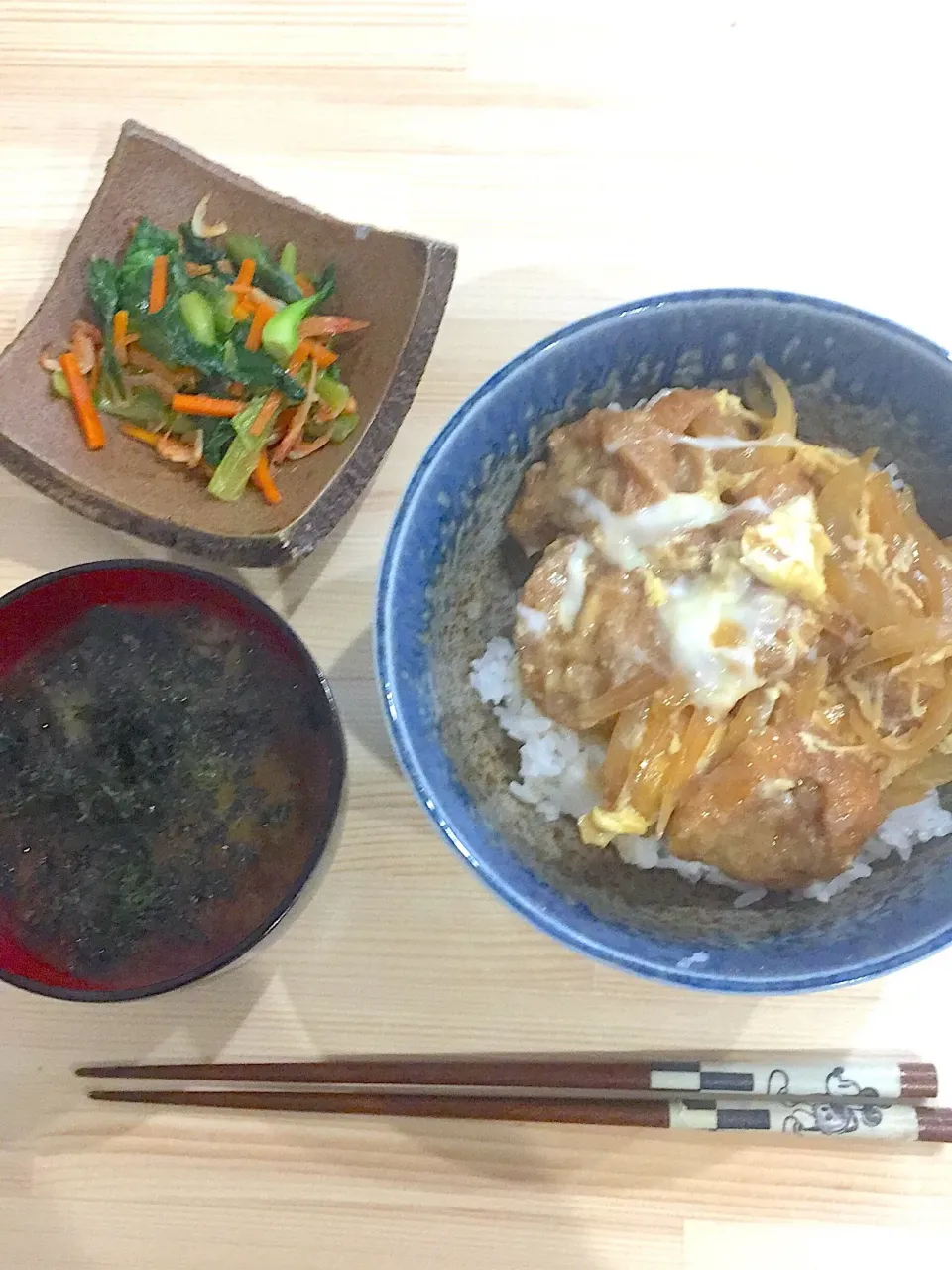 ・油麩丼
・チンゲン菜と桜エビのオイスター炒め
・ネギと海苔のお味噌汁|ぺろたんさん