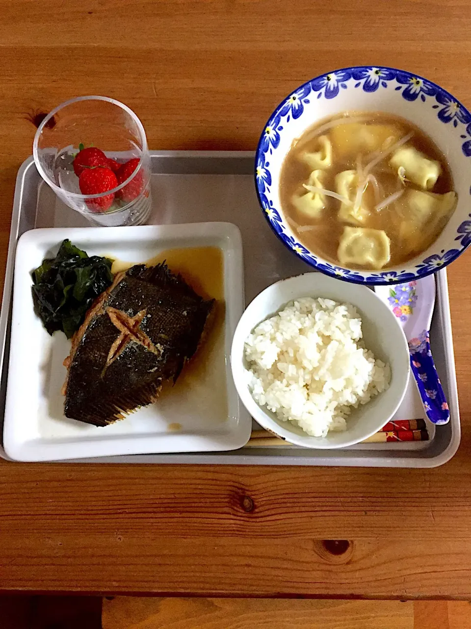 晩ごはん。黒カレイの煮付け定食。|みぽさん