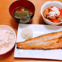 夕飯！
ホッケ、もつ煮、味噌汁|Ayanaさん