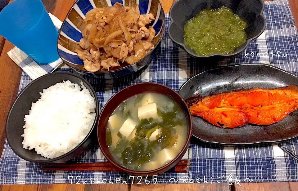 Snapdishの料理写真:息子ご飯
 #cookingram  #instafood  #snapdish #豚肉と玉ねぎのポン酢炒め#カレイのみりん漬け焼き#めかぶ #食べ盛り  #お家ごはん  #夜ご飯  #息子ご飯  #運動部男子  #バスケ部|nachiさん