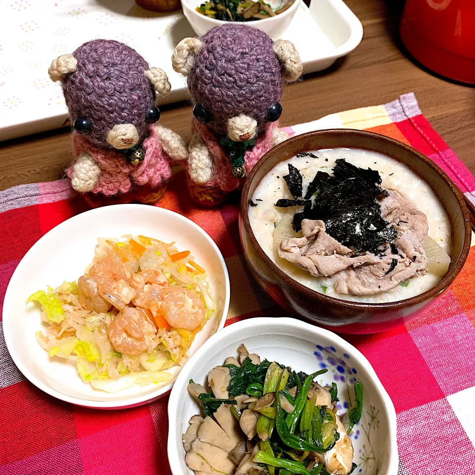 Snapdishの料理写真:オートミール
キャベツと人参のツナサラダ 小海老ケチャマヨ和え
ほうれん草と舞茸おかか和え|chagashiさん