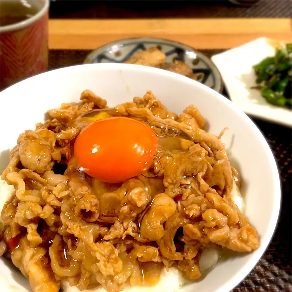 Snapdishの料理写真:ピリ辛豚のスタミナ丼（とろろ／豚肉／生たまご）|ゆうこさん