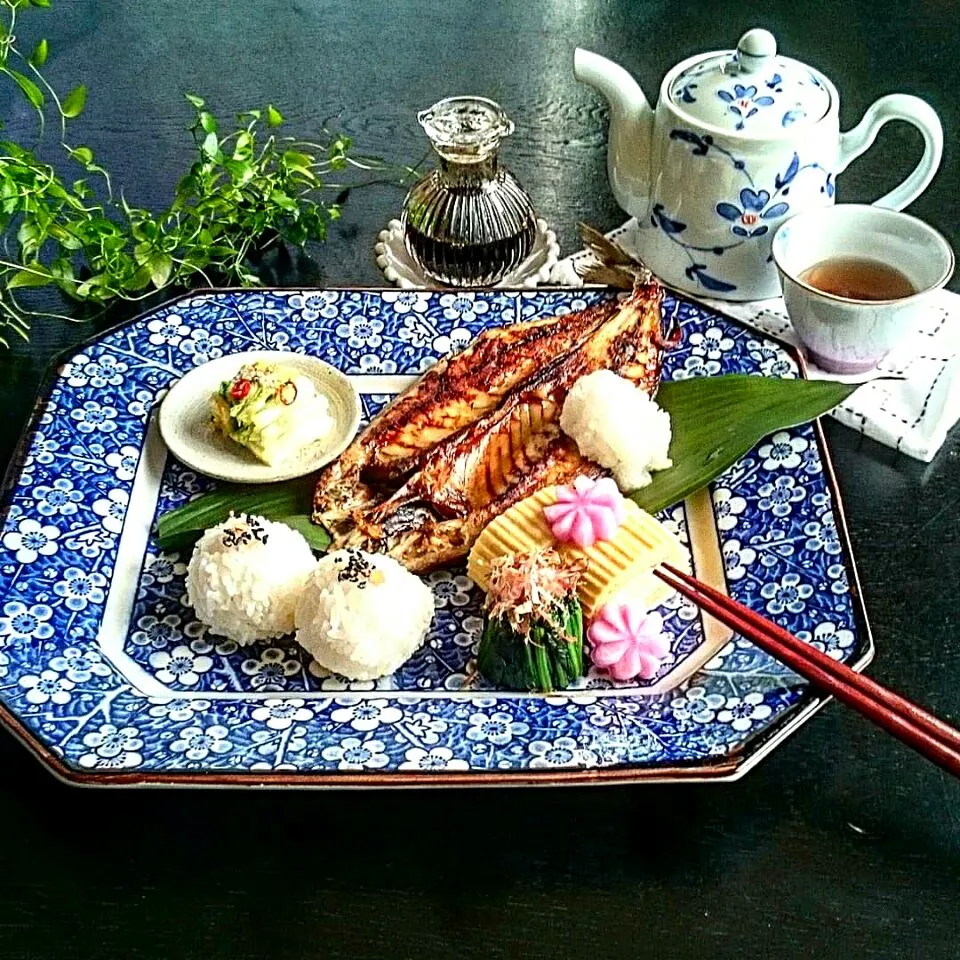 焼きすぎたアジの開きで朝ごはん😁🎶|瑞さん