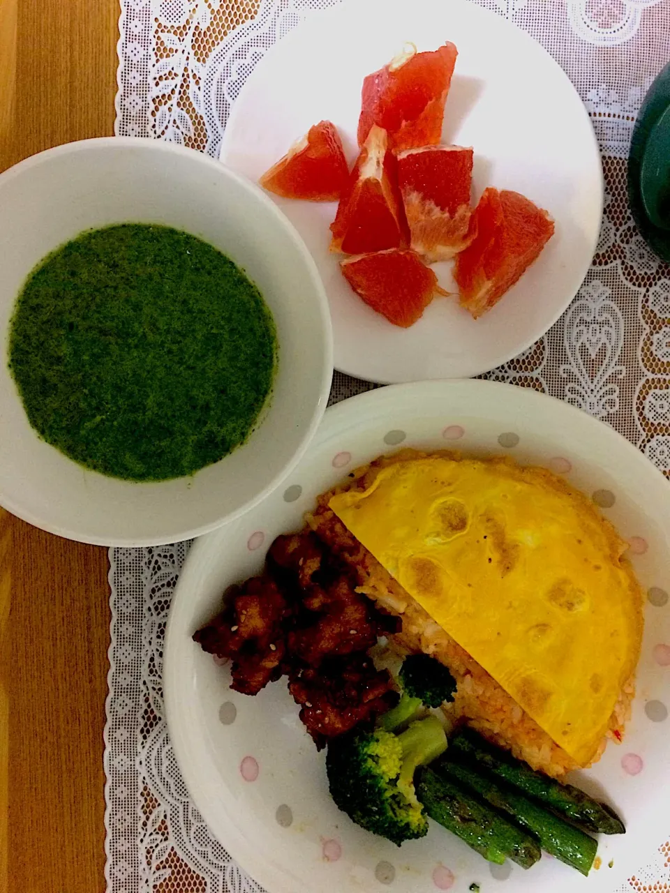 Snapdishの料理写真:Omurice with fried chicken and vegetables|Ana (POT_Y134YUM609)さん