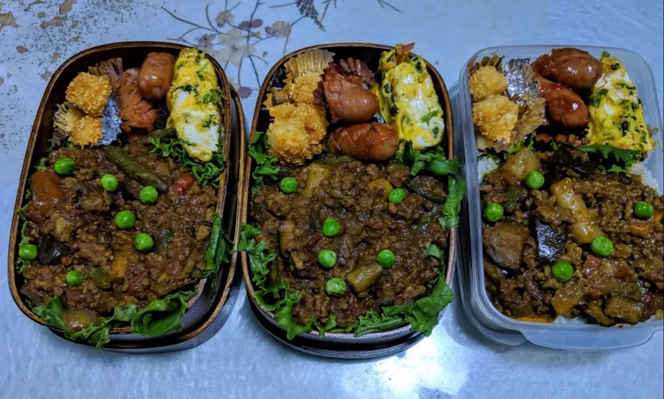 Snapdishの料理写真:今日のお弁当🍱

野菜たっぷりのキーマカレー
ほうれん草干しエビ入り卵焼き
ウィンナーのケチャップ炒め
チーズフライ|ボスママさん