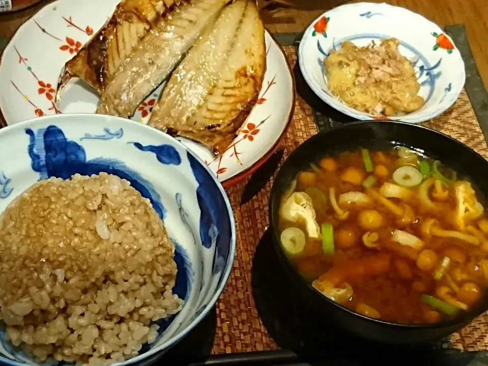 アジの開き&納豆&なめ茸の味噌汁|まぐろさん