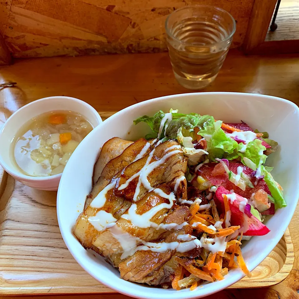 カフェのチャーシュー丼|ともこさん