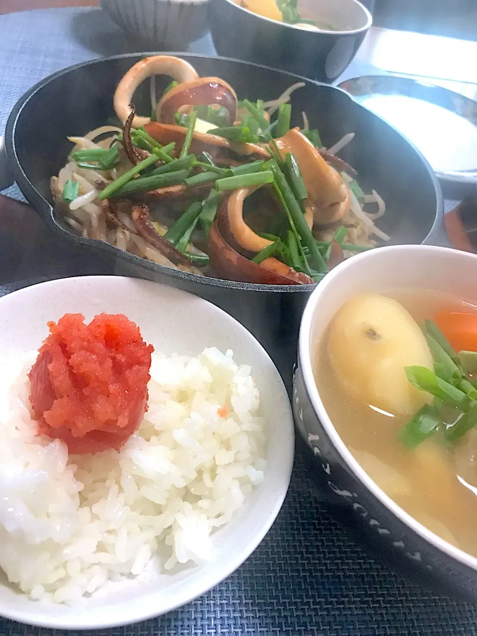 イカの🦑バター鉄板焼きと明太子の日のお昼ご飯|シュトママさん