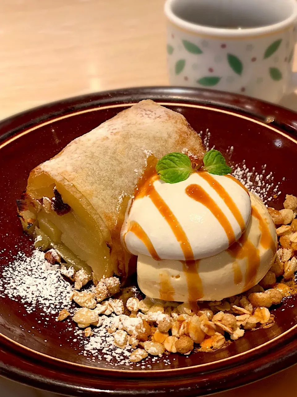 お店で焼き上げたデニーズ風 林檎パイ🍎|みなさん