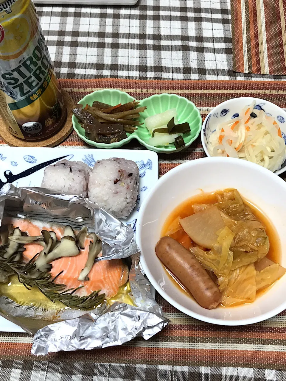 Snapdishの料理写真:鮭のホイル焼きとキャベツスープ|aru_sakazakさん