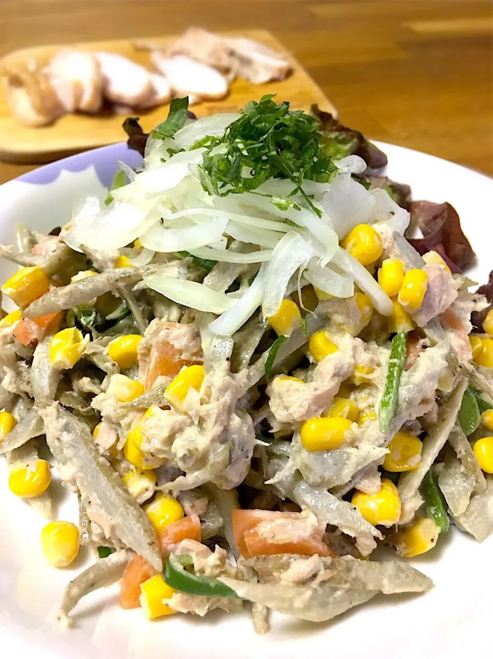 Snapdishの料理写真:ツナごぼうサラダ🥗(o⁰⊖⁰o)
 #思いつき料理  #簡単料理|morimi32さん