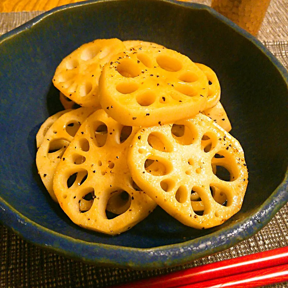 からあげビールさんのシンプルがウマッ♡香ばしバター醤油の甘辛れんこんステーキ|OBENTOさん