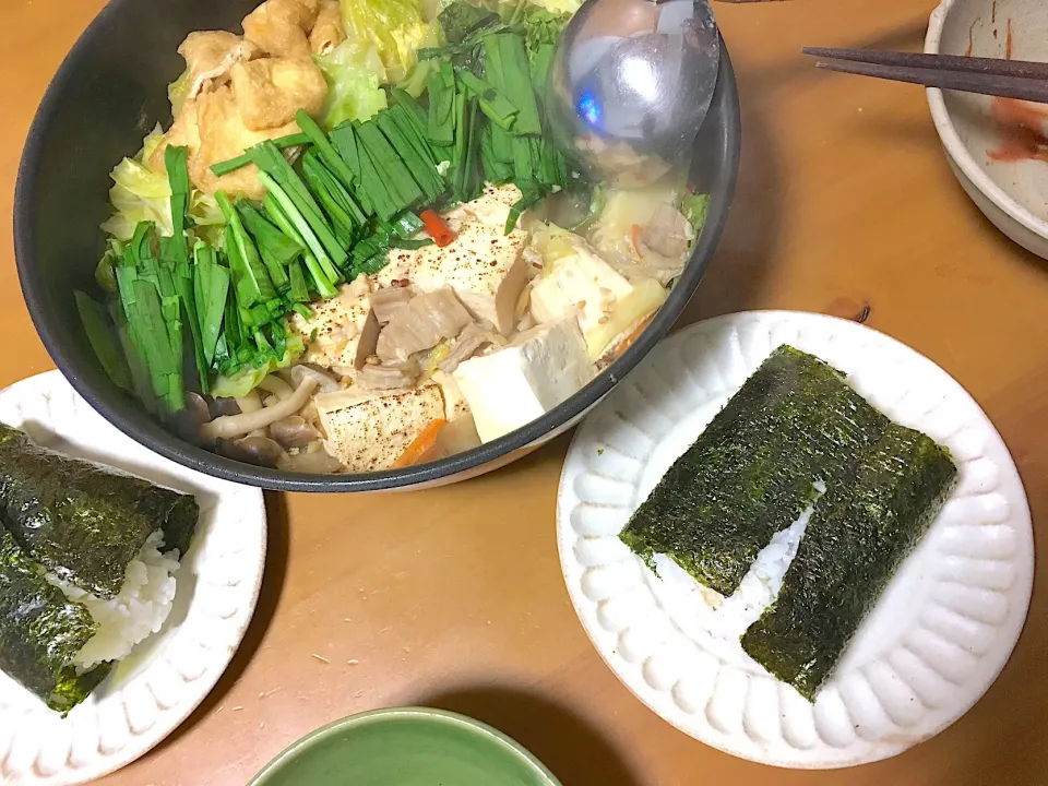 Snapdishの料理写真:4.444投稿記念❤️寒いのでモツ鍋♫ 麺買い忘れたので…おむすび🍙も(●ﾟェﾟ)ノ ｵﾊﾞﾝﾃﾞｽ|さくたえさん