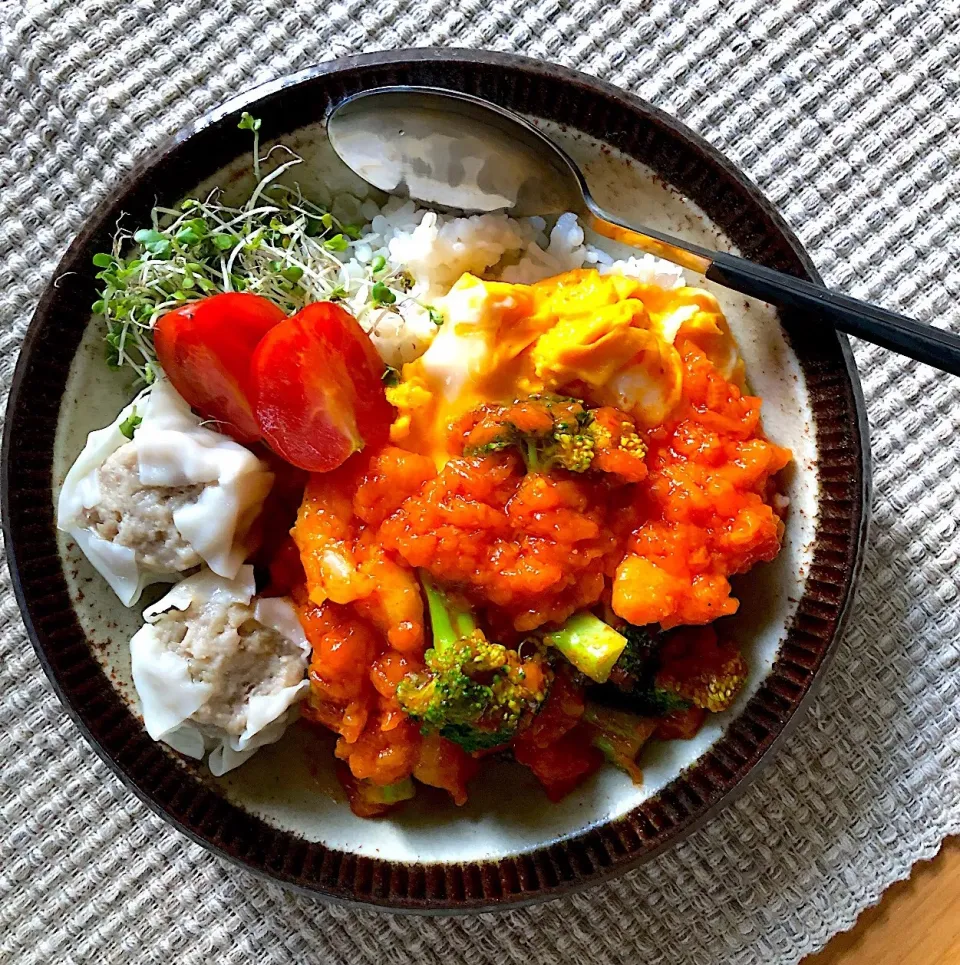 朝ごはんを食べよう☀️エビとブロッコリーのチリソース炒めでワンプレート朝ごはん🦐|あしゃぱんさん