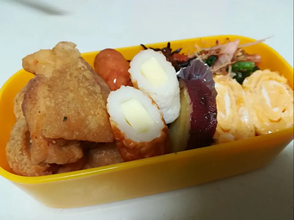 Snapdishの料理写真:唐揚げ弁当( ｡ﾟДﾟ｡)|たらひろさん