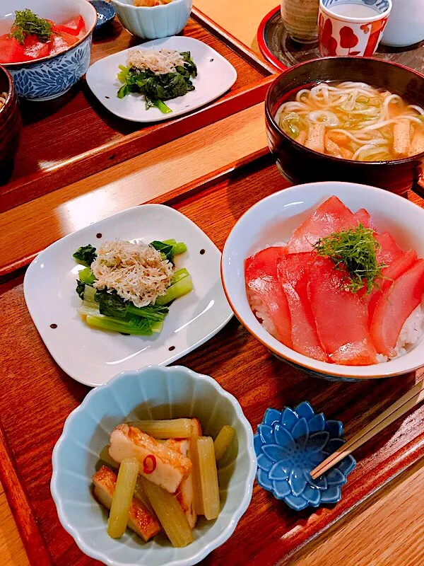 生マグロ丼、蕗と薩摩揚げ煮物|papinさん