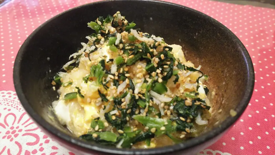 あんこう鍋の後の雑炊と言うよりお粥。
野沢菜じゃこを振りかけて、あ～美味い😋|kamekameさん