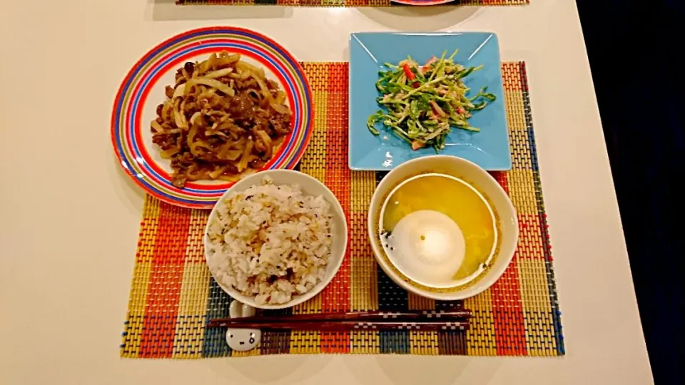 今日の夕食 塩もみ大根の青椒肉絲、豆苗サラダ、雑穀米、卵スープ|pinknari🐰🌈さん