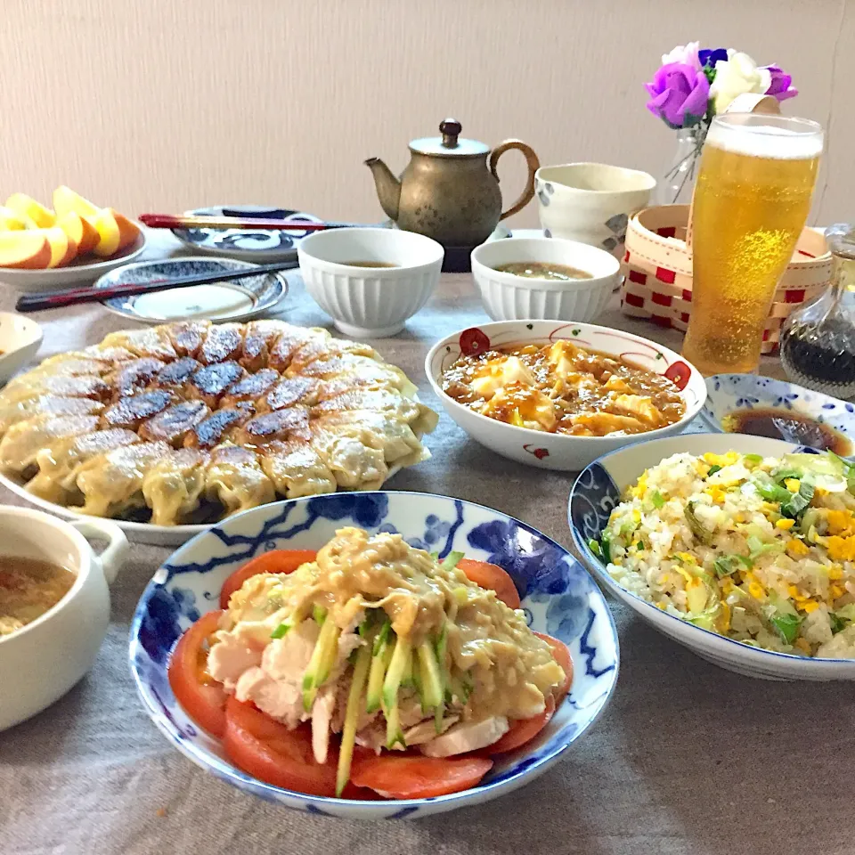 棒棒鶏、麻婆豆腐、焼餃子、しらすとネギの炒飯、野菜スープ #晩ご飯|ゆかりさん