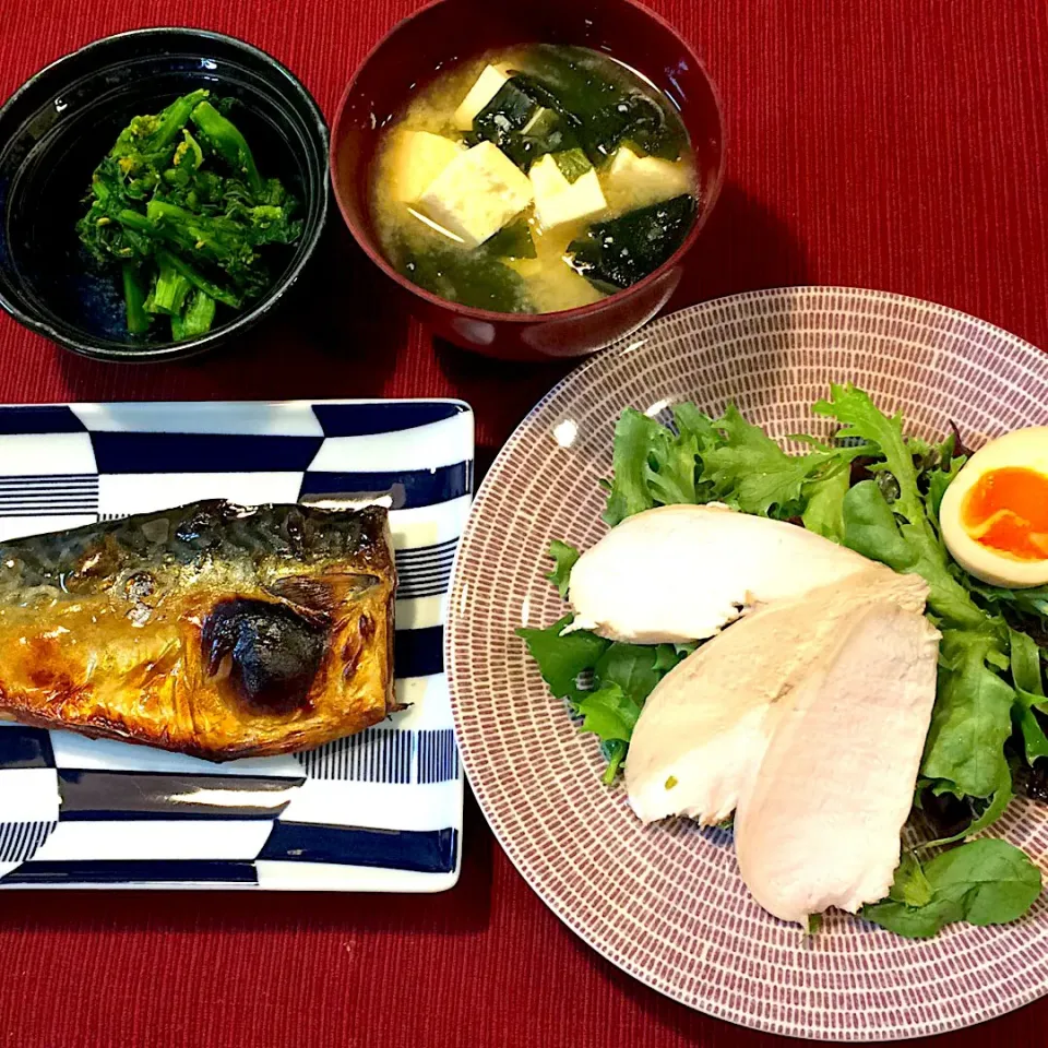 鯖の干物 自家製サラダチキンのサラダ 菜の花の辛子和え|モスグリーンさん