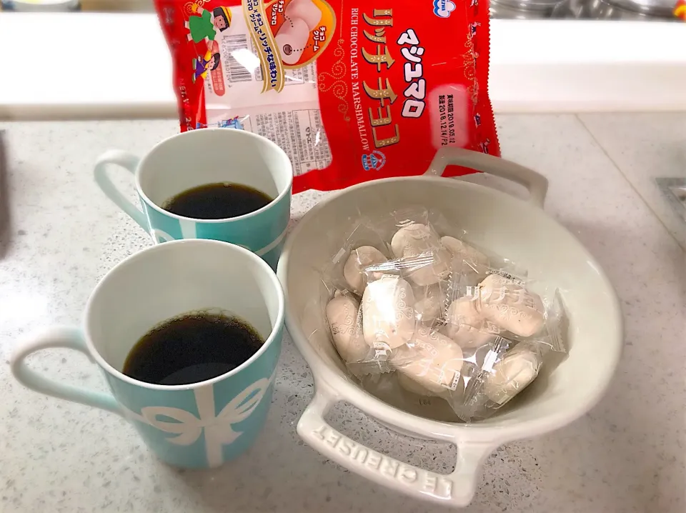 さっそく♡
マシュマロリッチチョコでカフェタイム☕️|FKTMPさん