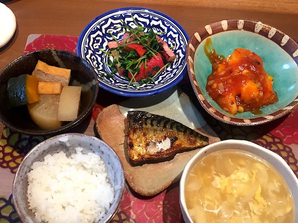 晩御飯
エビチリ、塩鯖、大根と厚揚げの煮物、ベーコンと人参と豆苗の炒め物、玉ねぎとワンタンの卵スープ、白米|かよちゃんさん