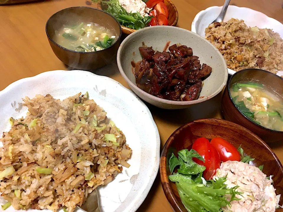 Snapdishの料理写真:晩ごはん❤️
蓮根チャーハン
残り物お豆腐のお味噌汁にニラ入れて。
鶏レバーの甘辛煮
ツナサラダ|さくたえさん