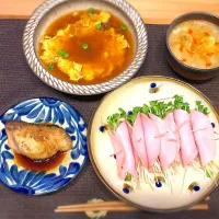 Snapdishの料理写真:#カニ玉  #ぶりの照り焼き  #かいわれハム巻き #残り豚汁|kym522さん