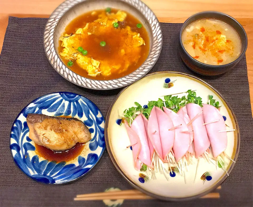 Snapdishの料理写真:#カニ玉  #ぶりの照り焼き  #かいわれハム巻き #残り豚汁|kym522さん