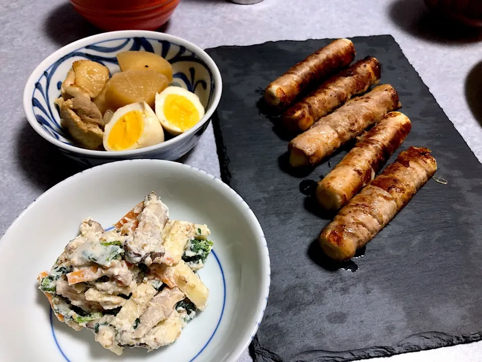 チーチクの豚肉まき
春菊とリンゴの白和え
煮物
 #晩ごはん|haacomさん