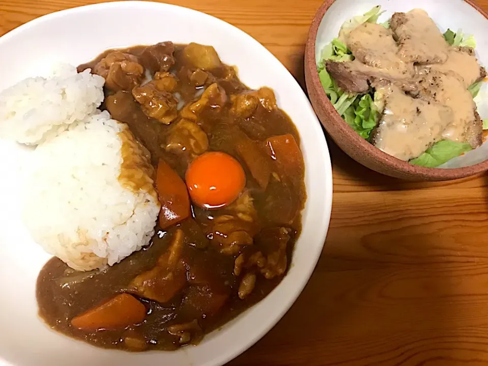 自分カレーとオススメサラダ|なちょすけさん