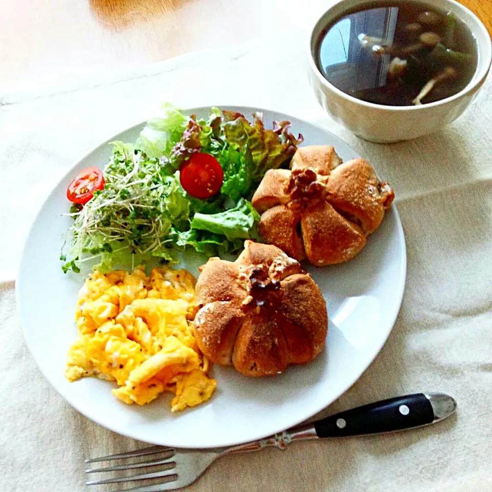 くるみパンで朝ごはん|えるえるさん