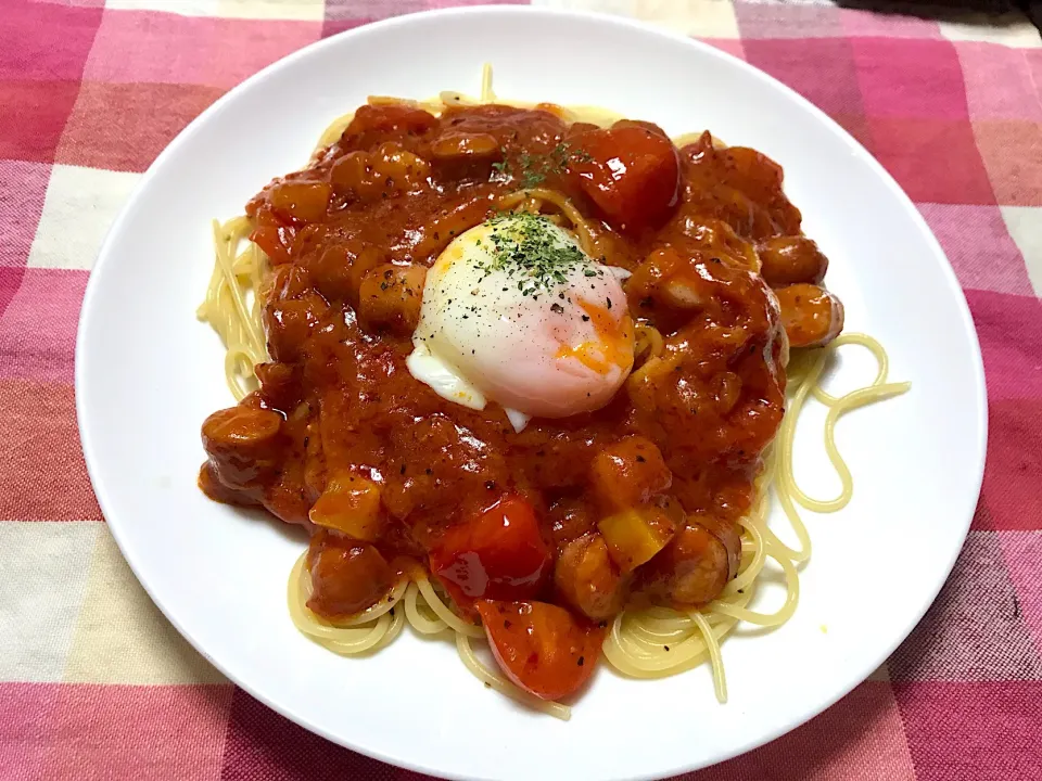 ウィンナーと沢庵のトマトソースパスタ|ハルのただ飯さん