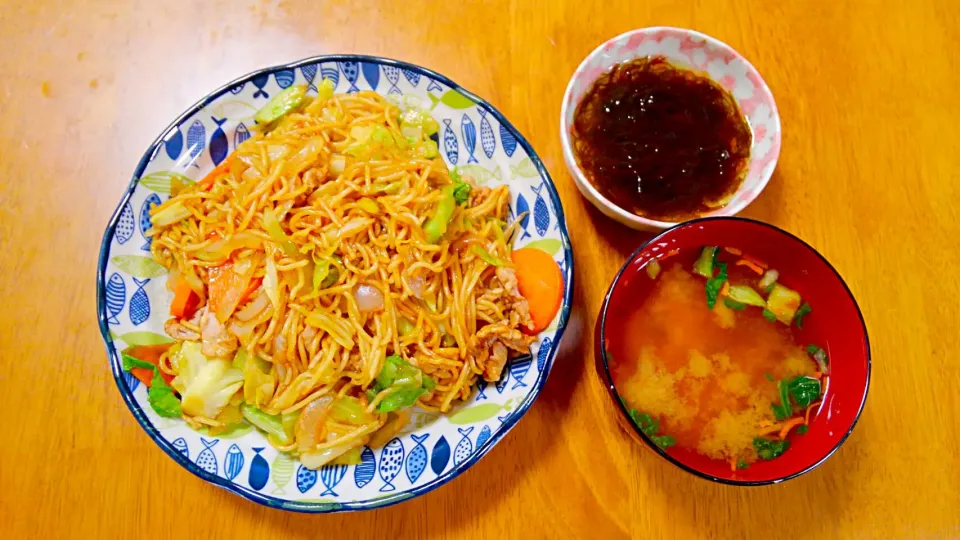 １２月２８日　焼きそば　もずく　お味噌汁|いもこ。さん