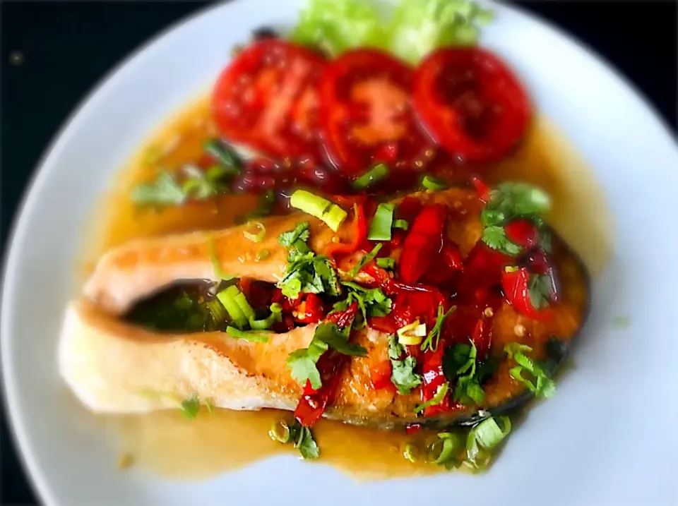 Snapdishの料理写真:SALMON WITH TAMARIND SAUCE|sompinglingjaさん